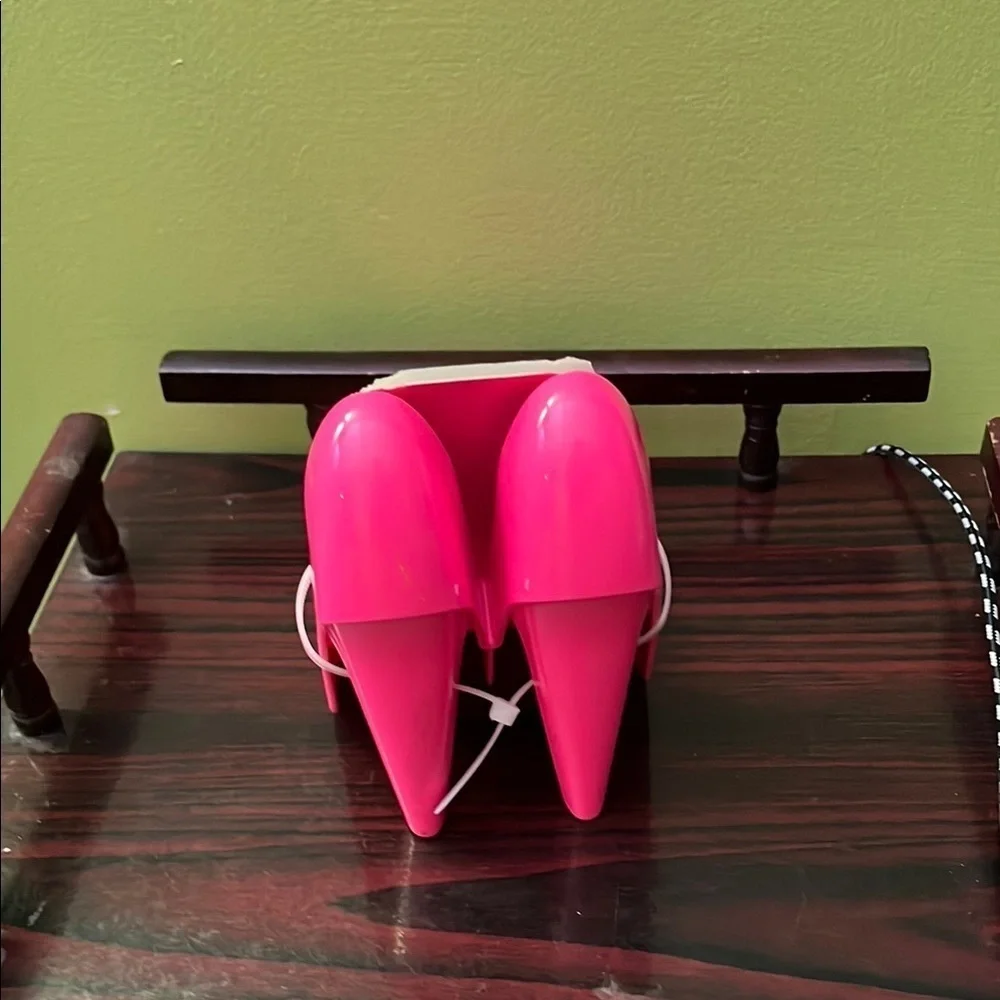 📱🆕📱High-Heeled Shoe-Shaped Cell Phone Holder In Pink
